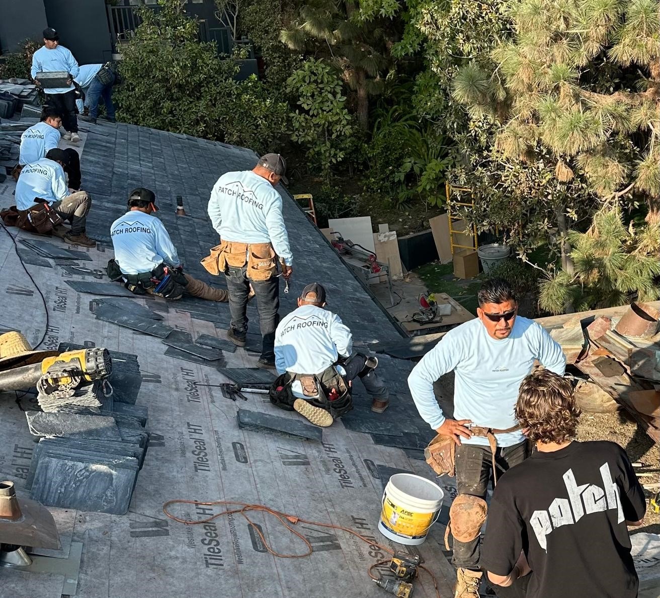 Best Roof Repairing Service in {location}
